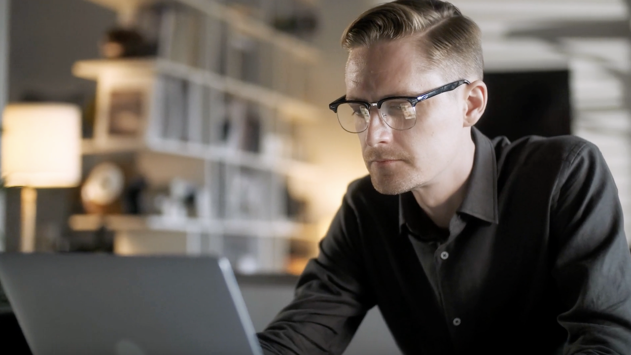 How testicular cancer risk factor and examination information saves lives